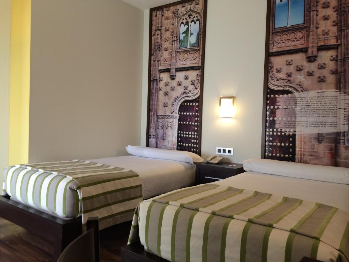 Hostal Aznaitin Баэса Экстерьер фото